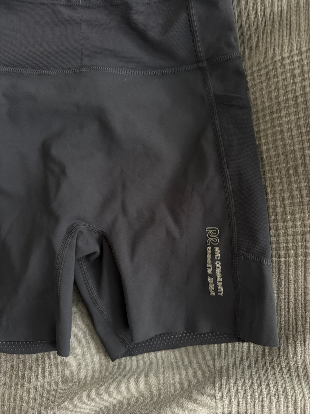 Bandit Running Women’s High-Rise Bike Shorts with Side Pockets - Picture 3 of 4